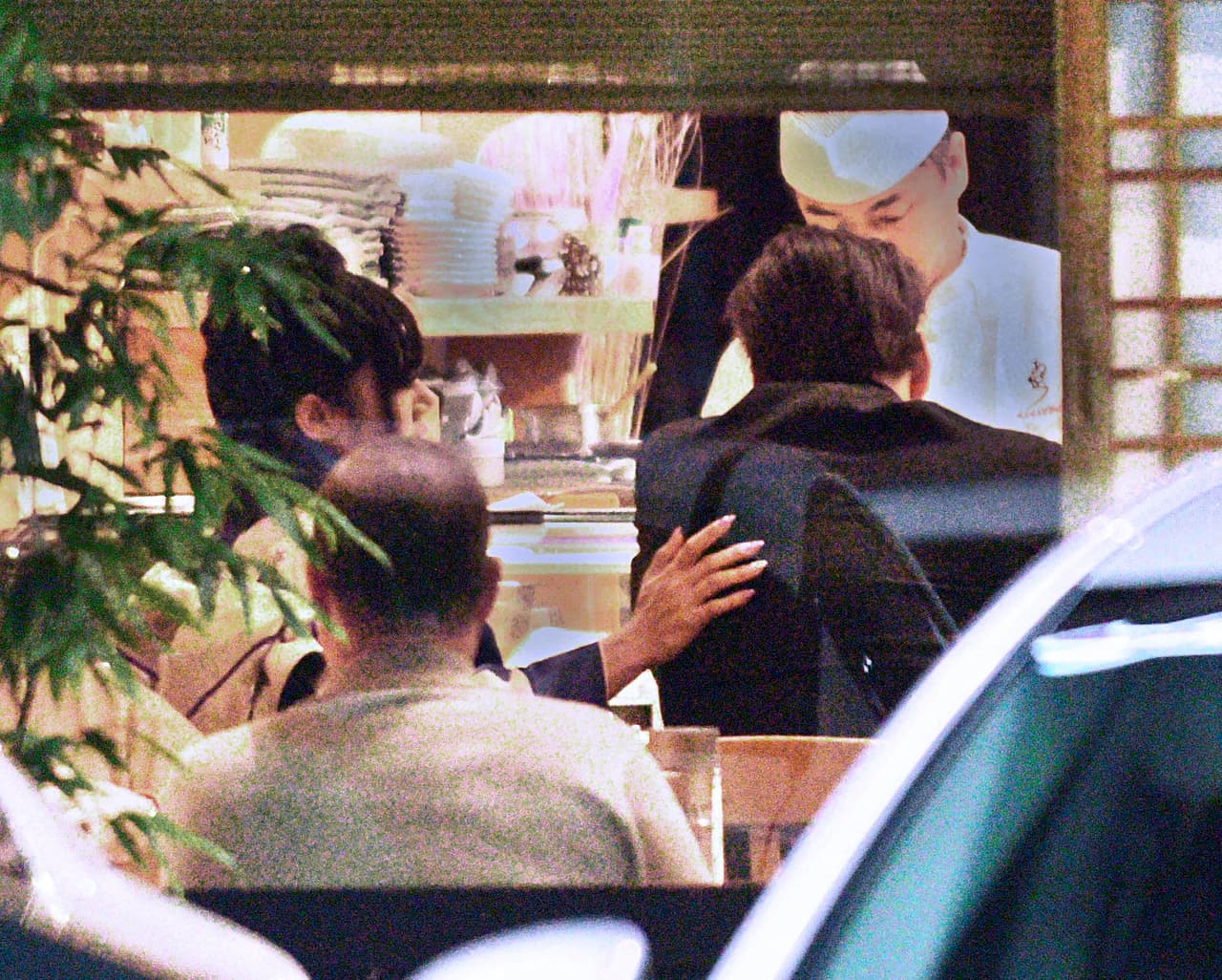 Muy "tocalones" durante su cena de dos horas.