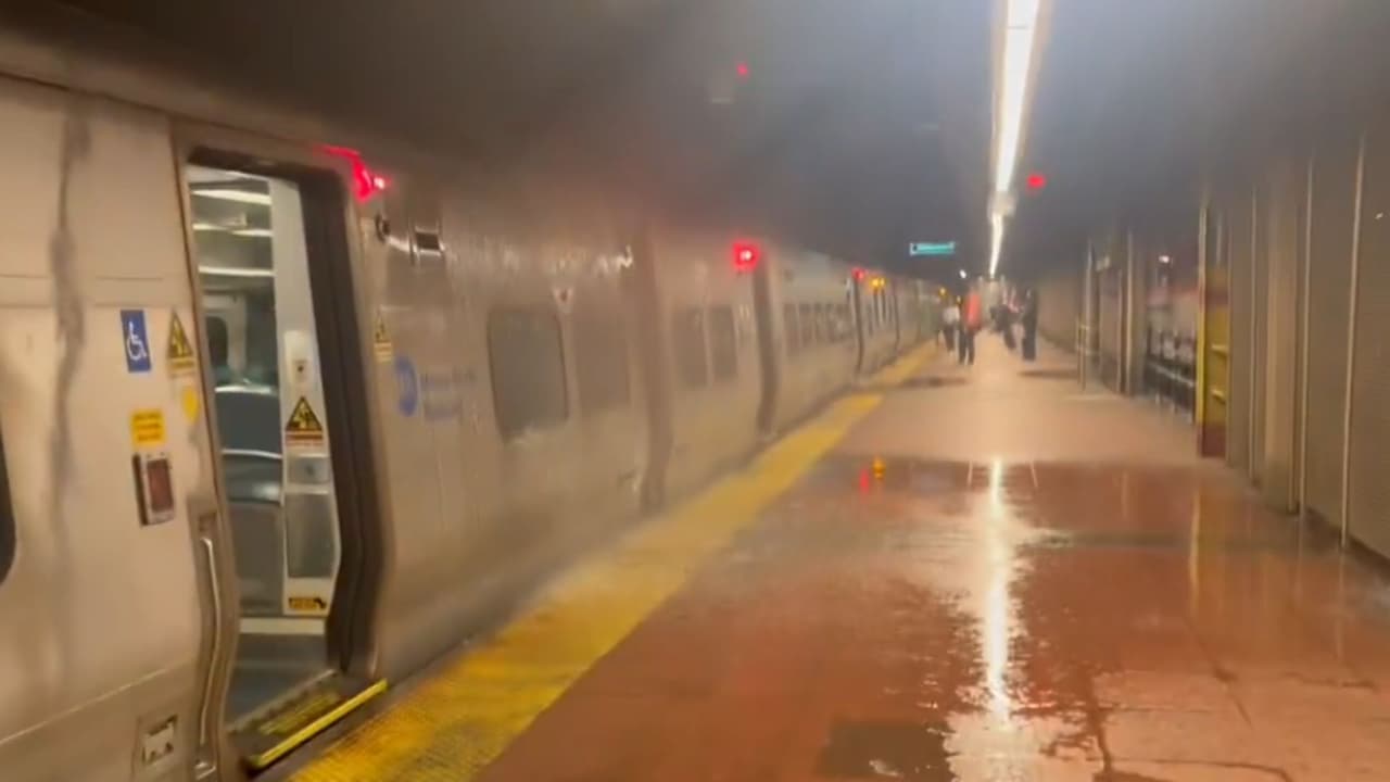 Intensas lluvias en NYC causan cancelación de más de 160 vuelos y fallas en trenes