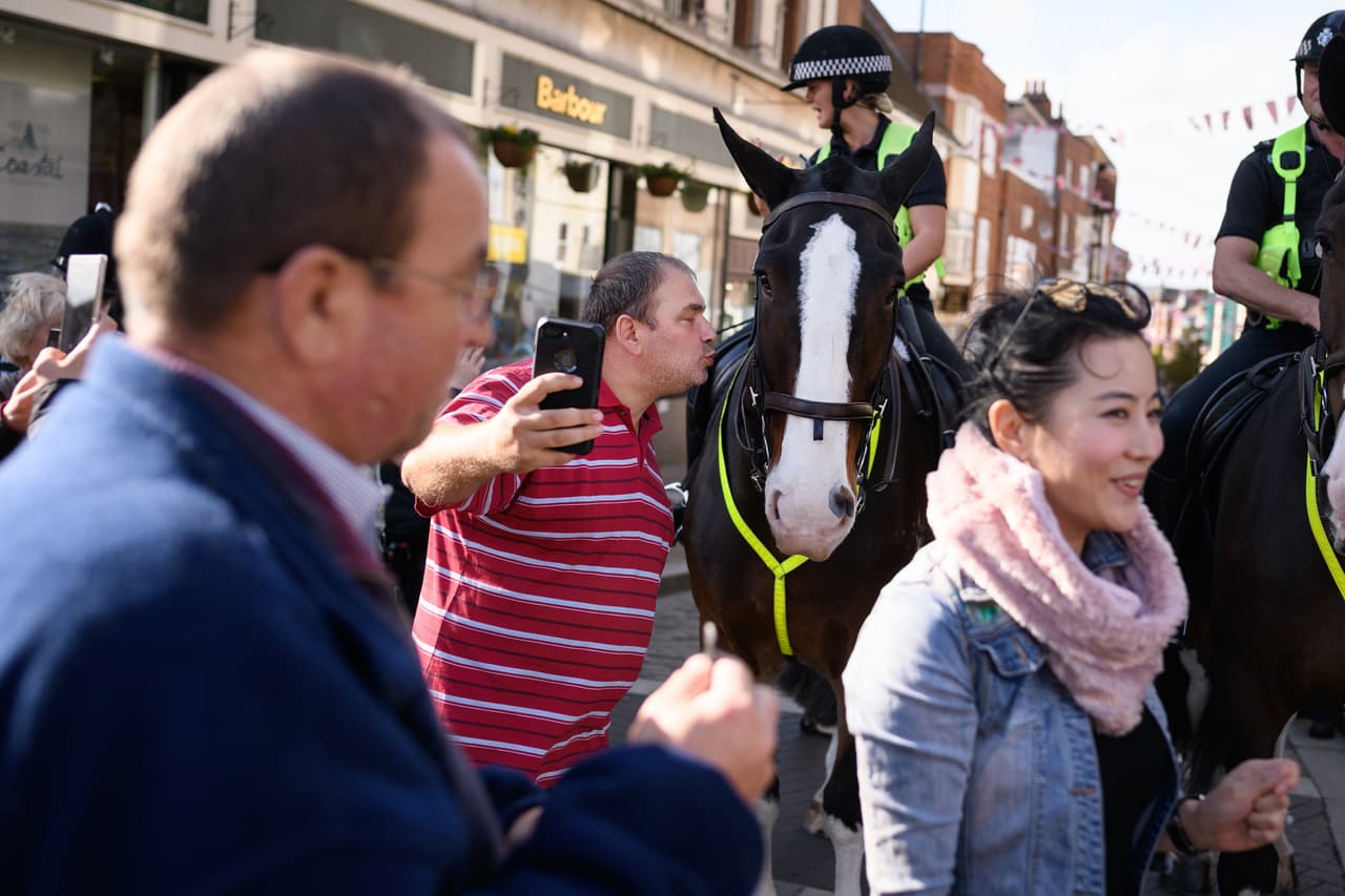 Después de la ceremonia, la pareja realizará un desfile en carruaje por Windsor, para deleite del público, al igual que hicieron Harry y Meghan.