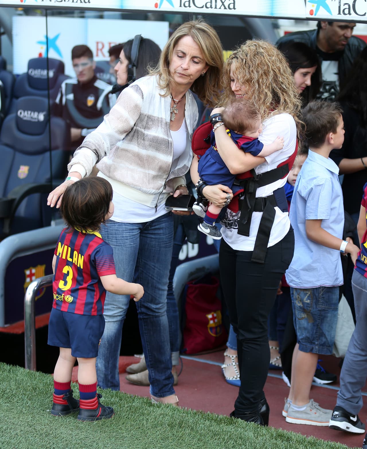 La propia 
<a href="https://www.univision.com/famosos/shakira-exsuegra-montserrat-bernabeu-mama-gerard-pique-nueva-cancion-likes">Montserrat Bernabéu dio de qué hablar</a> debido a que dio ‘Me gusta’ a un tuit en el que Bizarrap promocionaba el entonces próximo estreno de su colaboración con Shakira.
<br>