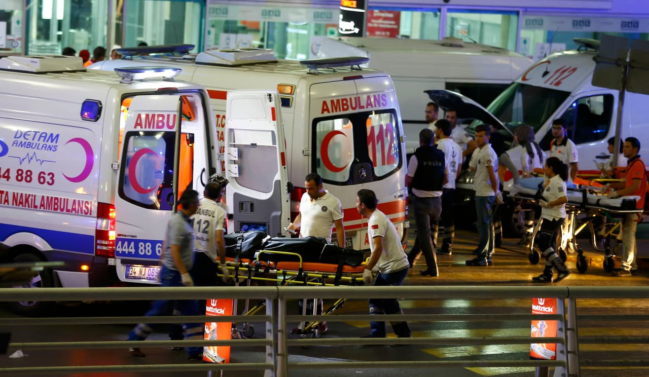 Suicide bombers attack Istanbul airport, killing 41
