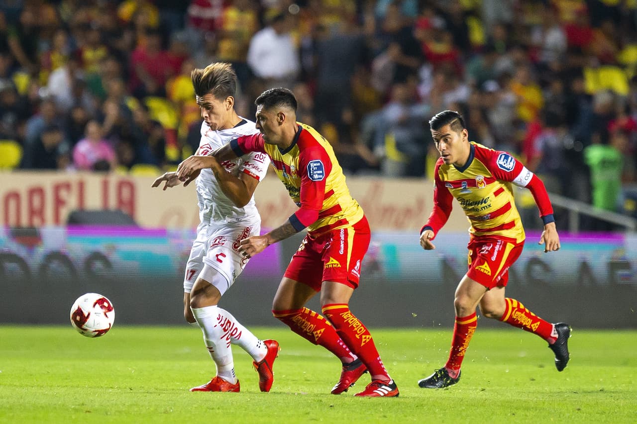 La mayoría del ataque de la monarquía pasó por los botines del ‘Shaggy’ Martínez.