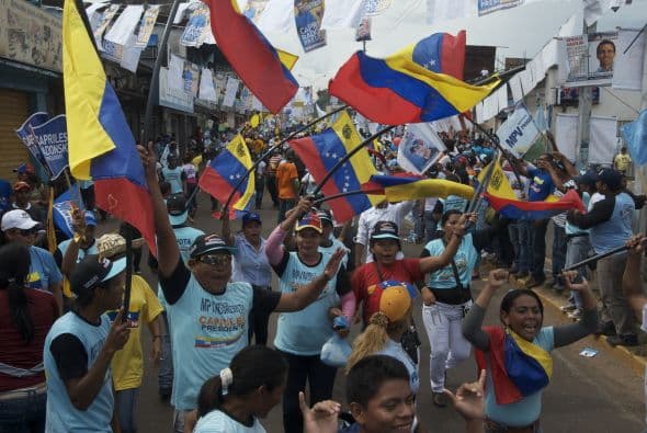 El líder opositor no dejó pasar la oportunidad de recordar la muerte, el pasado fin de semana en Barinas, de tres seguidores opositores que participaban en una marcha y que fueron tiroteados tras encontrarse con una barricada de seguidores de Chávez.