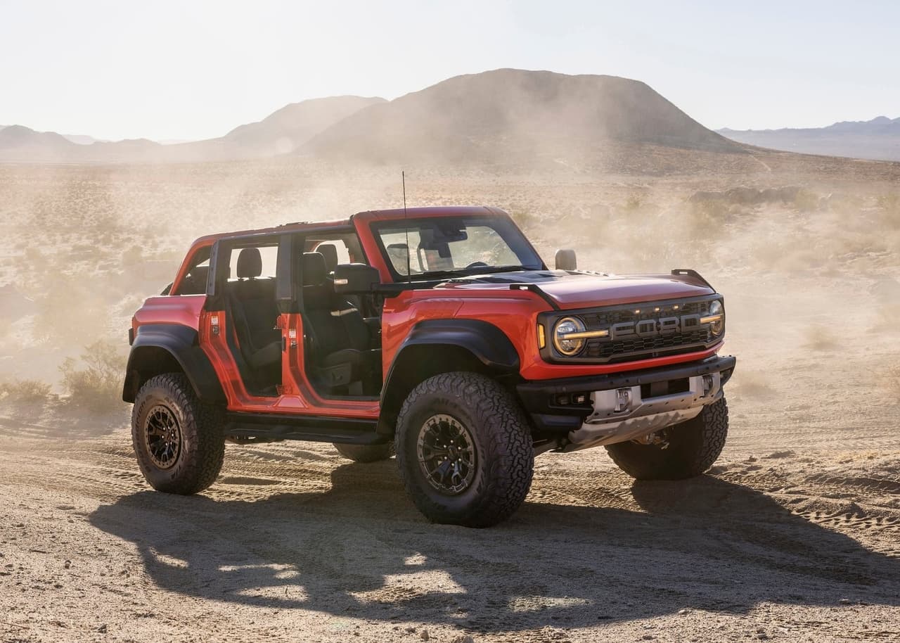 Ford recientemente presentó a la nueva integrante en su familia de SUVs: la Ford Bronco Raptor 2022.