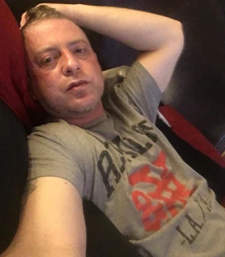 El fiscal identificó a otro sospechoso del asesinato. Se trata de Cassandra Bascones, también conocida como Cassandra Garrett, Cassandra Tran o Nikki Hart. Hasta ahora no ha sido arrestada.