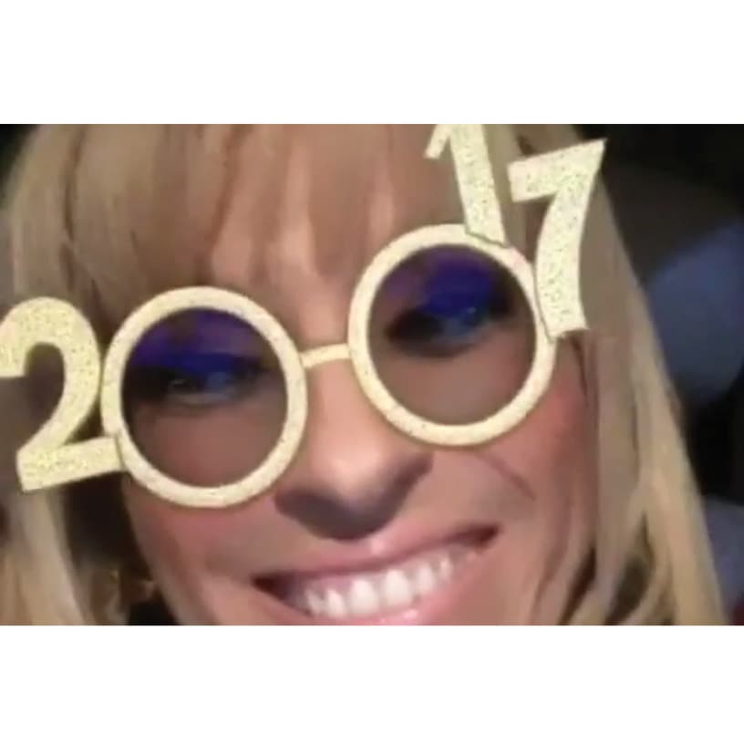 Después de concluir el tour del 2016 “Tour invencible 2.0” Yuri actualmente está planeando una celebración para el 40 aniversario de trayectoria artística.