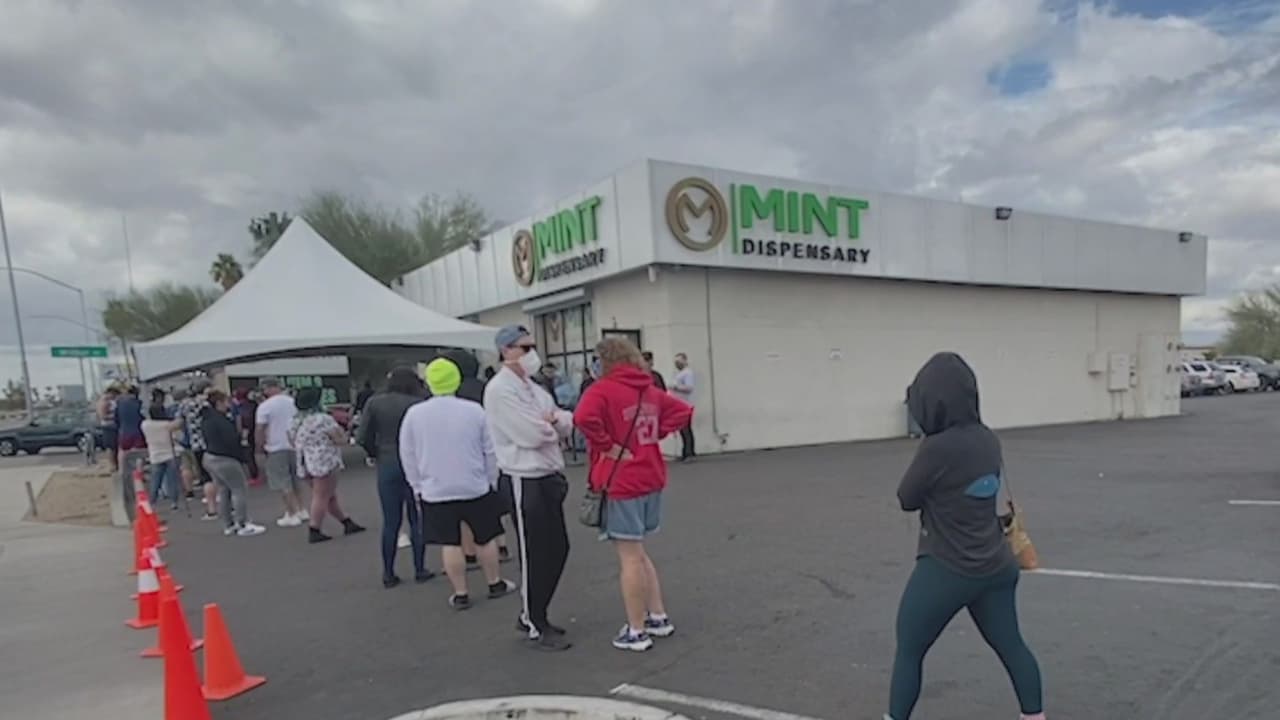 Arizona aprobará decenas de permisos a locales que venderán marihuana a consumidores