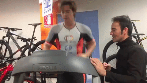 En sus video blogs, el venezolano realiza diferentes actividades como retos, tags y bromas. Además de mostrar un poco de su vida diaria, sus rutinas de ejercicio e incluso sesiones acústicas de sus canciones.