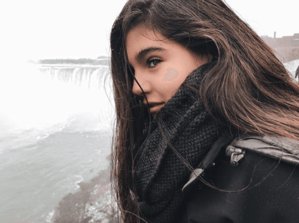 Romina posee una enigmática mirada que atrapa a cualquiera.