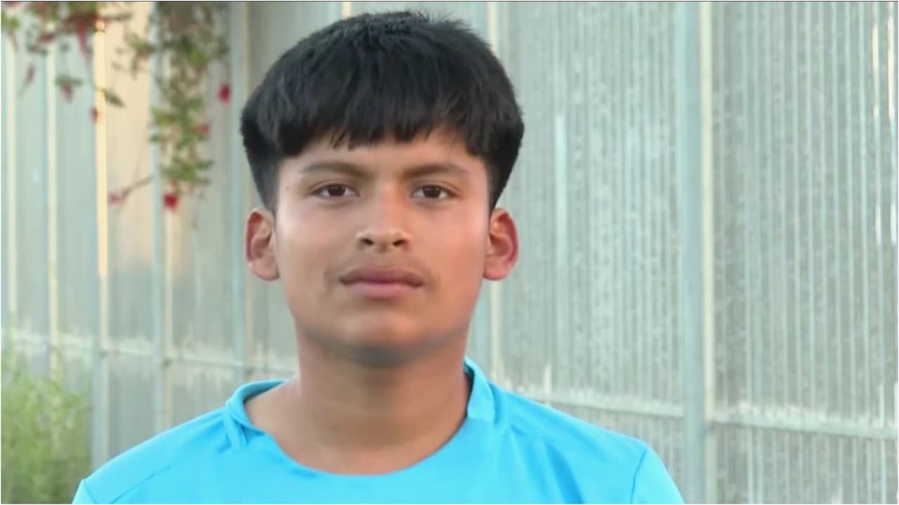 Sueña con jugar fútbol profesional y sacar adelante a sus padres: conoce a esta promesa del futuro