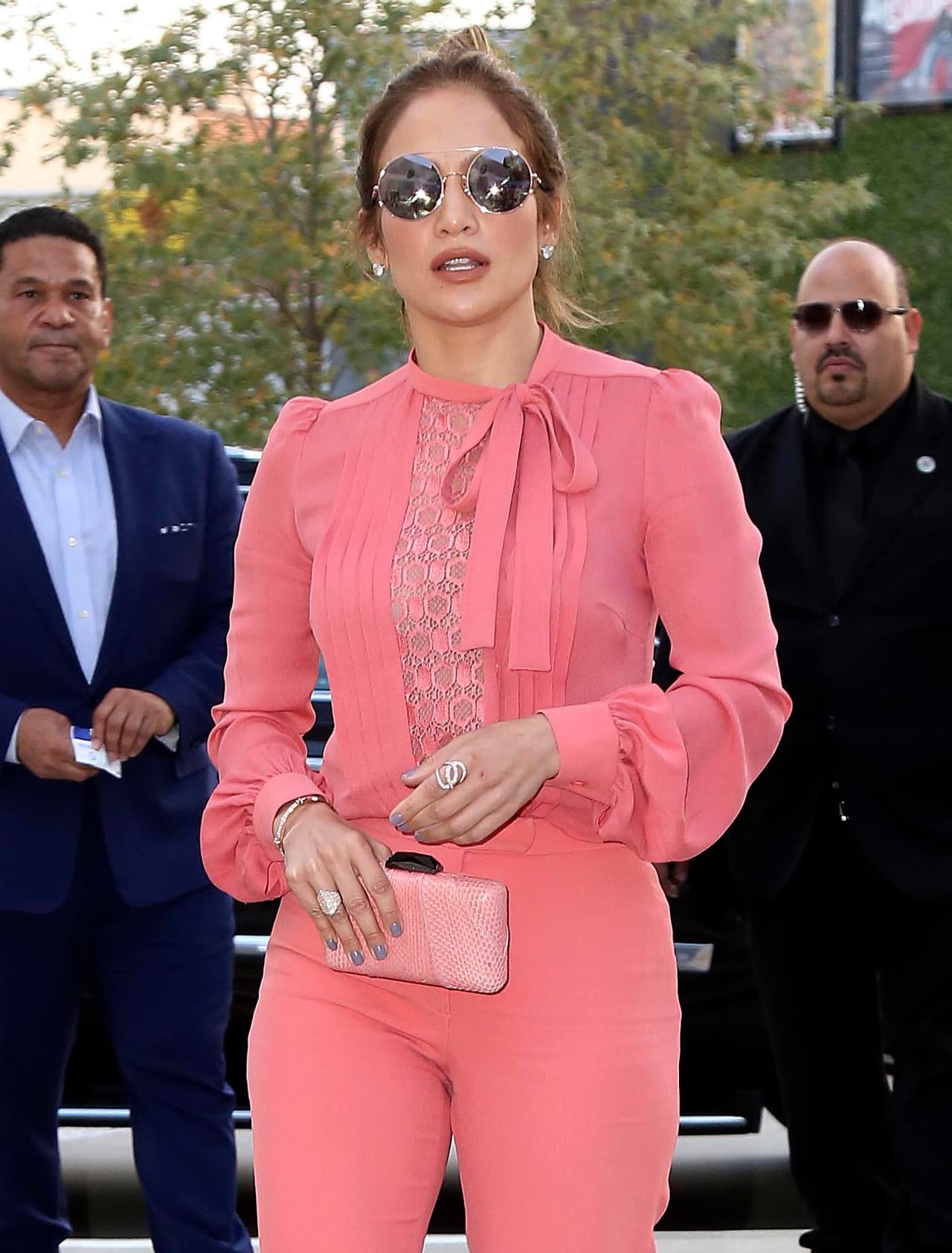 Otros overside en colores púrpura para combinar con un outfit rosa divino.