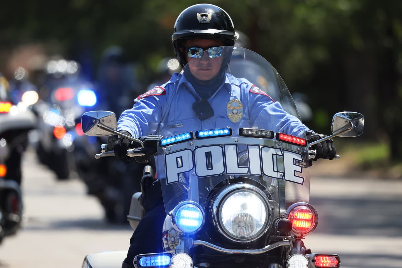 El entrenamiento indica que los primeros en responder a la escena deben comprender y aceptar el papel de “Protector” y 
<b>estar preparados para enfrentar la violencia con agresión controlada.</b>