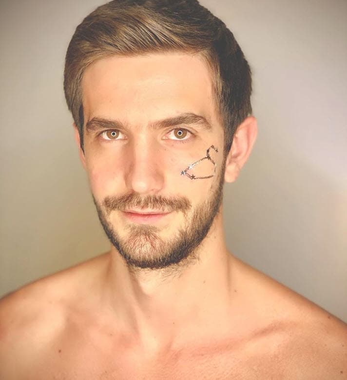 "Él 
<b>es un artista nato</b>", aseguró la también cantante, "creo que esta relación me ha dado mucha inspiración". 
<br>