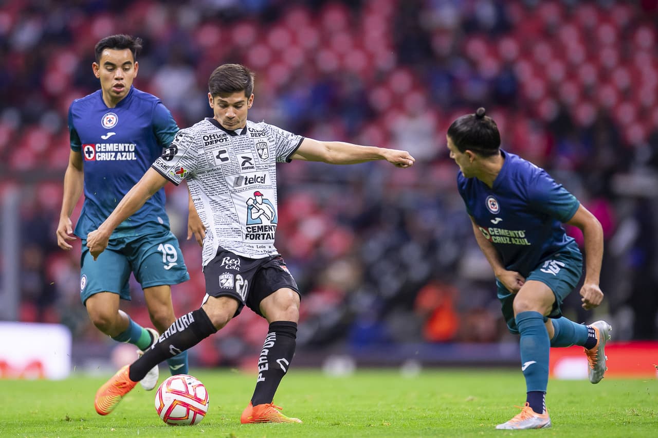 Con gol de último minuto el Cruz Azul derrotó a Léon y está más que vivo en el Apertura 2022.