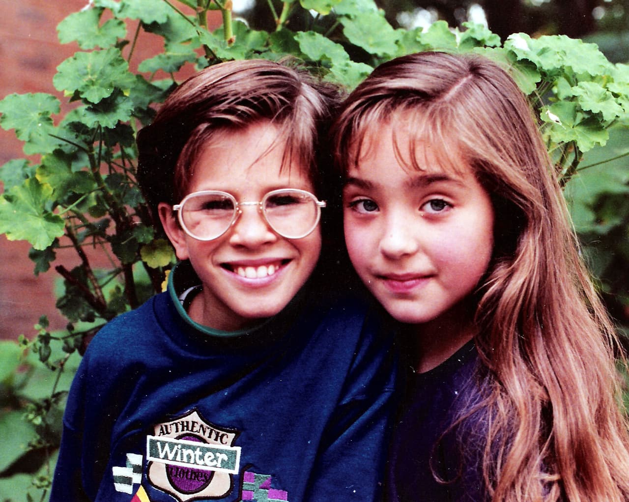 En 1992 también se estrenó la telenovela infantil ‘Ángeles sin paraíso’, protagonizada por Andrés (Felipe Colombo) y Claudia (Anahí), una de las actrices infantiles más reconocidas de la época gracias a su papel en ‘Chiquilladas’.