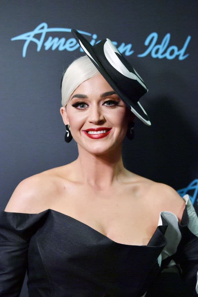 El pasado mes de mayo Katy Perry terminó de grabar la temporada 17 del reality show American Idol donde era jueza. Actualmente se encuentra promocionando su más reciente sencillo 'Never really over'.