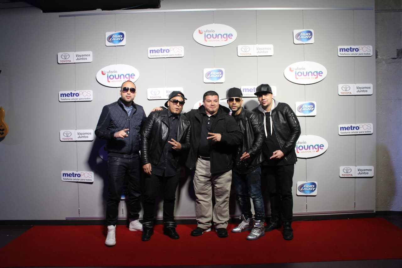 Se tomaron la foto con su grupo favorito en la experiencia Uforia Lounge.