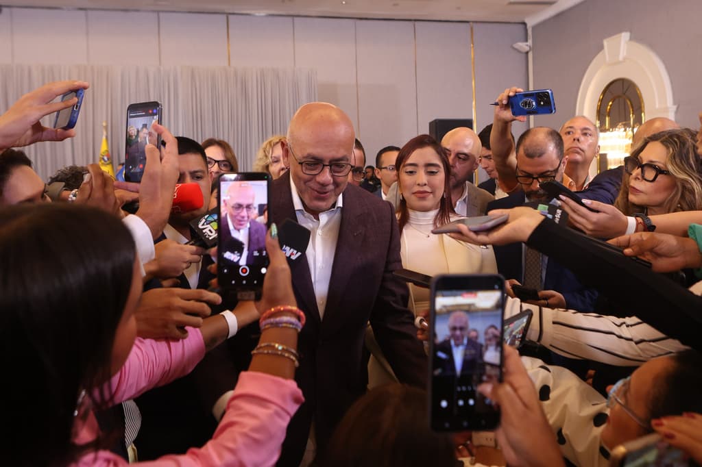 El jefe negociador del chavismo niega que el gobierno de Venezuela haya impedido a María Corina Machado entrar al país