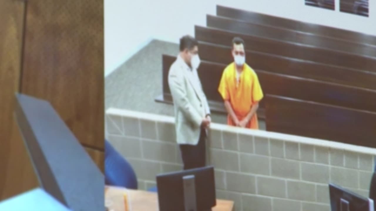 En la primera audiencia, la jueza ordenó retirarle su pasaporte y si llega a pagar la fianza se le ordenará arresto domiciliario además de tener que ser monitoreado por un grillete electrónico. El hondureño se presentará en corte este martes.