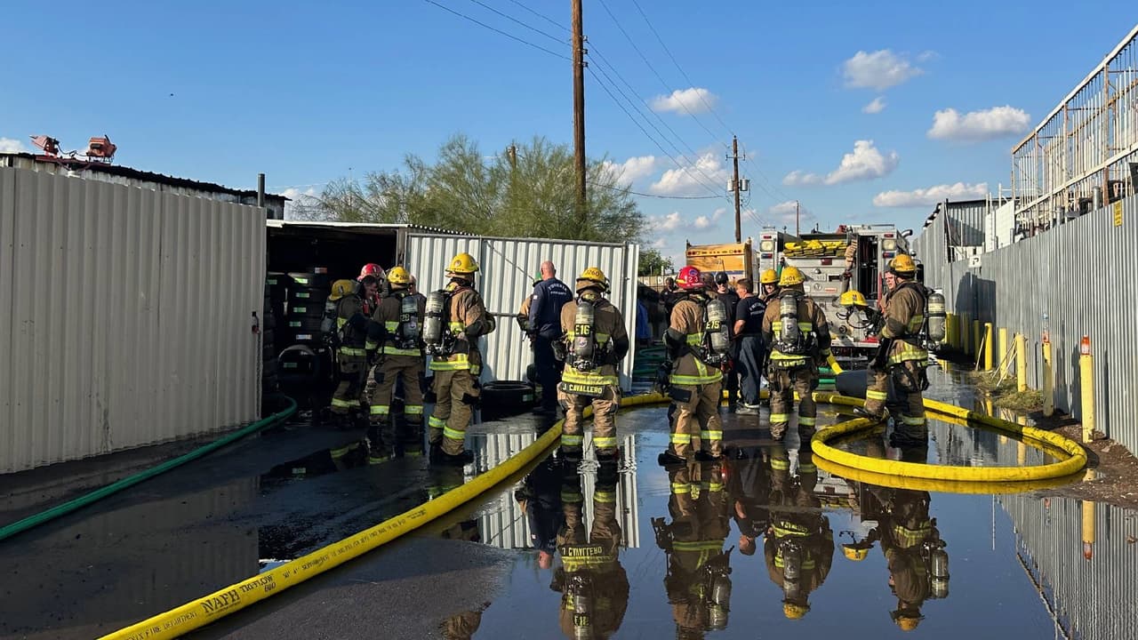 Finalmente el incendio pudo ser controlado y el fuego extinguido, impidiendo que se extendiera a más estructuras en el complejo o inmuebles aledaños al lugar.