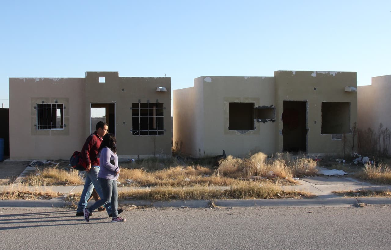 Miles de casas están abandonadas en Ciudad Juárez, pero sus vecinos quieren hacerlas revivir
