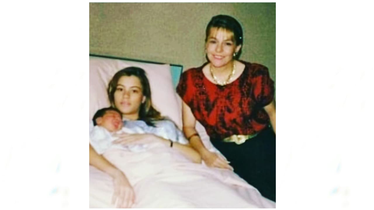 <b>Sofía Vergara</b>
<br>Al igual que su personaje en 'Modern Family', Sofía Vergara fue muy joven cuando se convirtió en madre de Manolo González: apenas tenía 19 años.