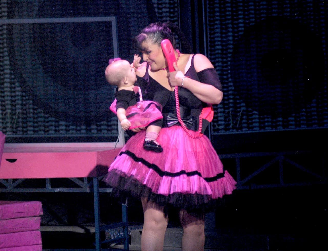 En enero de 2013, cuando era una bebé de 7 meses de edad, hizo su debut junto a Angélica Vale en la obra de teatro 'Mentiras'.