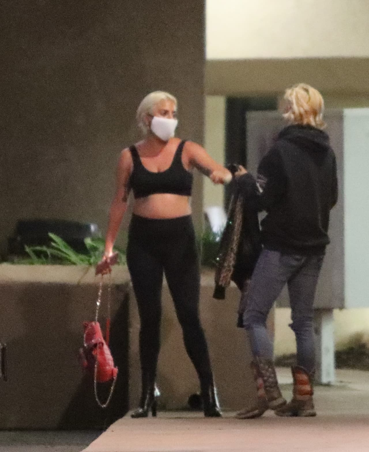 La fan platicó en 'Today' que se acercó a la cantante para hacerle saber que su mejor amigo de la secundaria era "gran admirador" de Lady Gaga. 
<br>