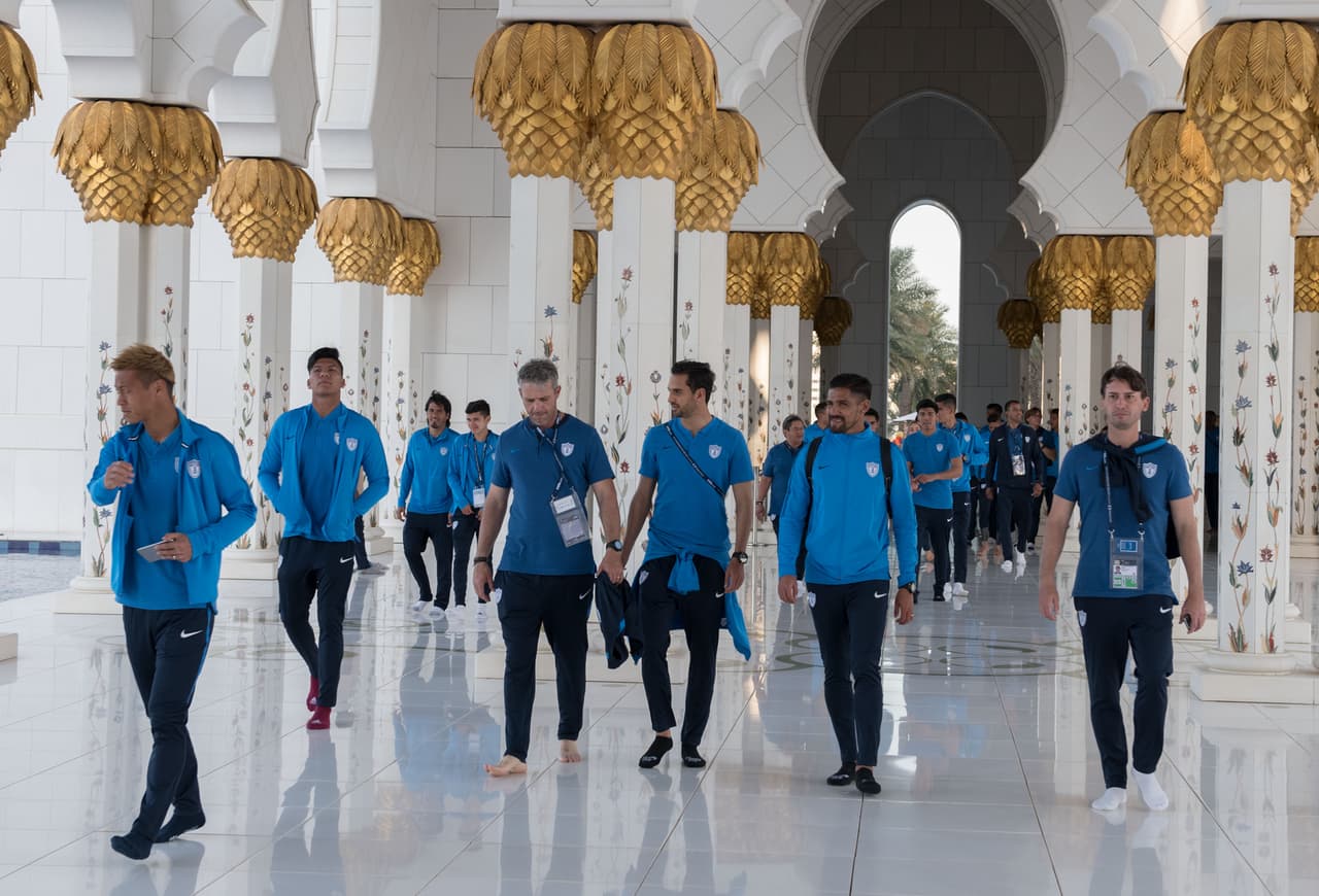 Los jugadores de Pachuca aprovecharon su presencia en Emiratos Árabes Unidos, donde se encuentran por el Mundial de Clubes, para visitar la Gran Mezquita de Abu Dhabi, previo a su partido del sábado contra Wydad Casablanca.