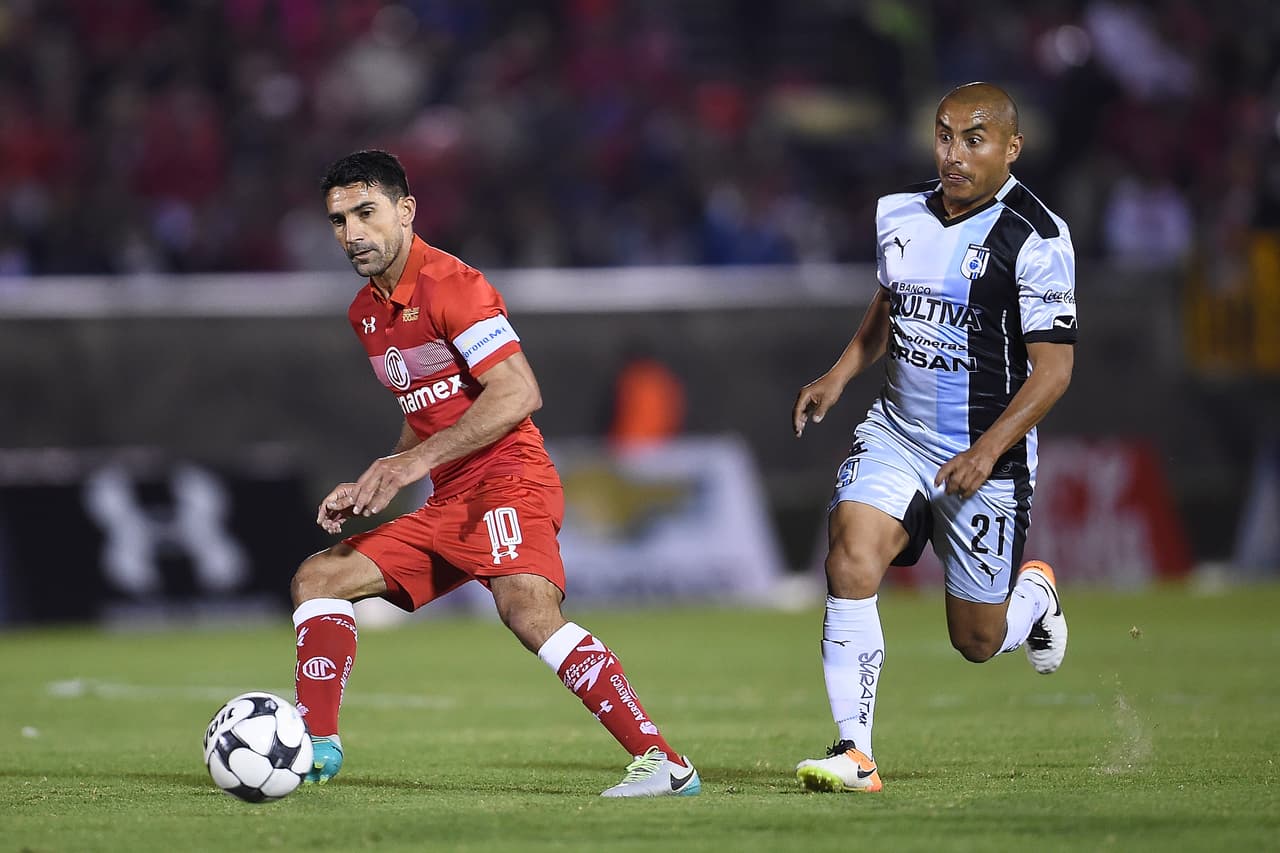 <b>Antonio Naelson 'Sinha'</b>
<br>Mediocampista