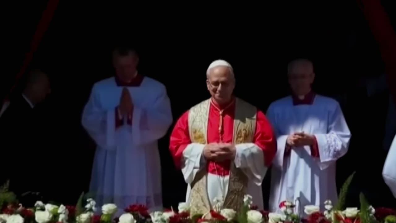 León XIV envía mensaje de paz Urbi et Orbi ante miles en Plaza de San Pedro