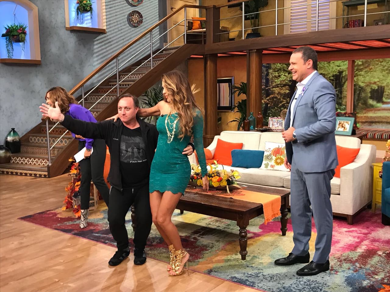 El suertudo fue uno de nuestros camarógrafos, que no dudó ni por un segundo en aceptar la invitación de la cantante.