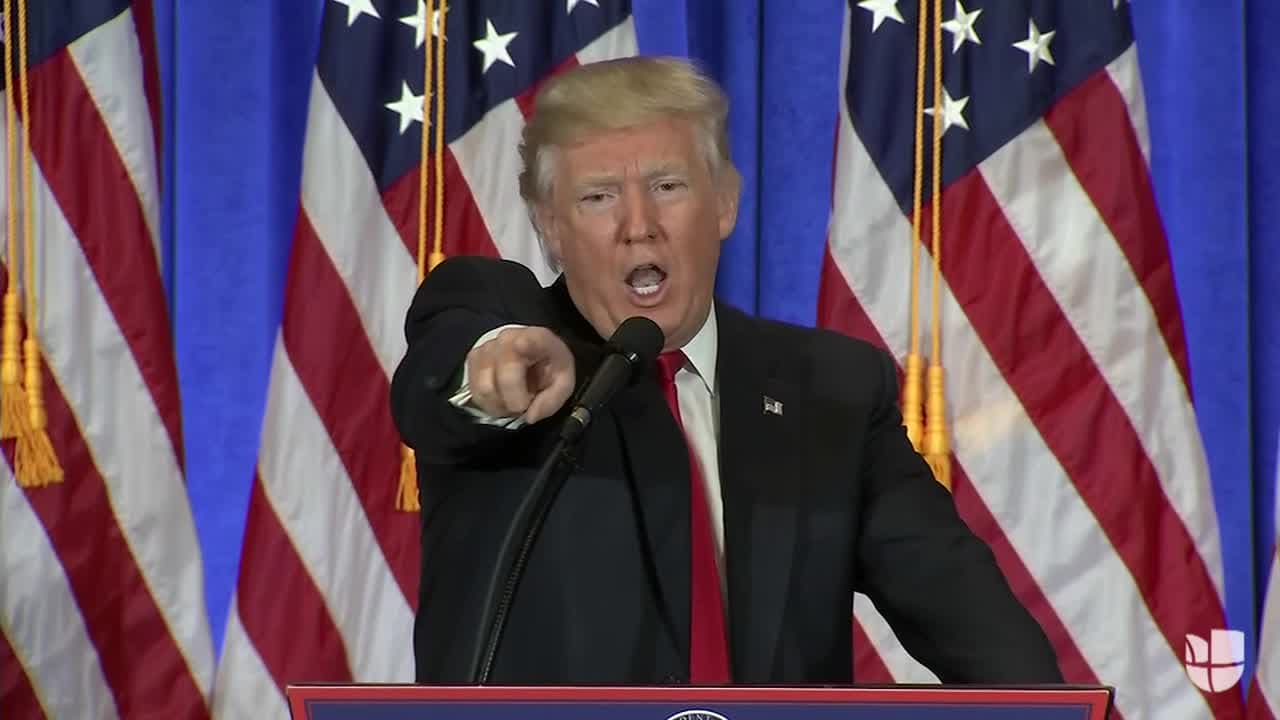 El jefe de inteligencia le dice a Trump por teléfono que sus agencias no filtraron polémico informe