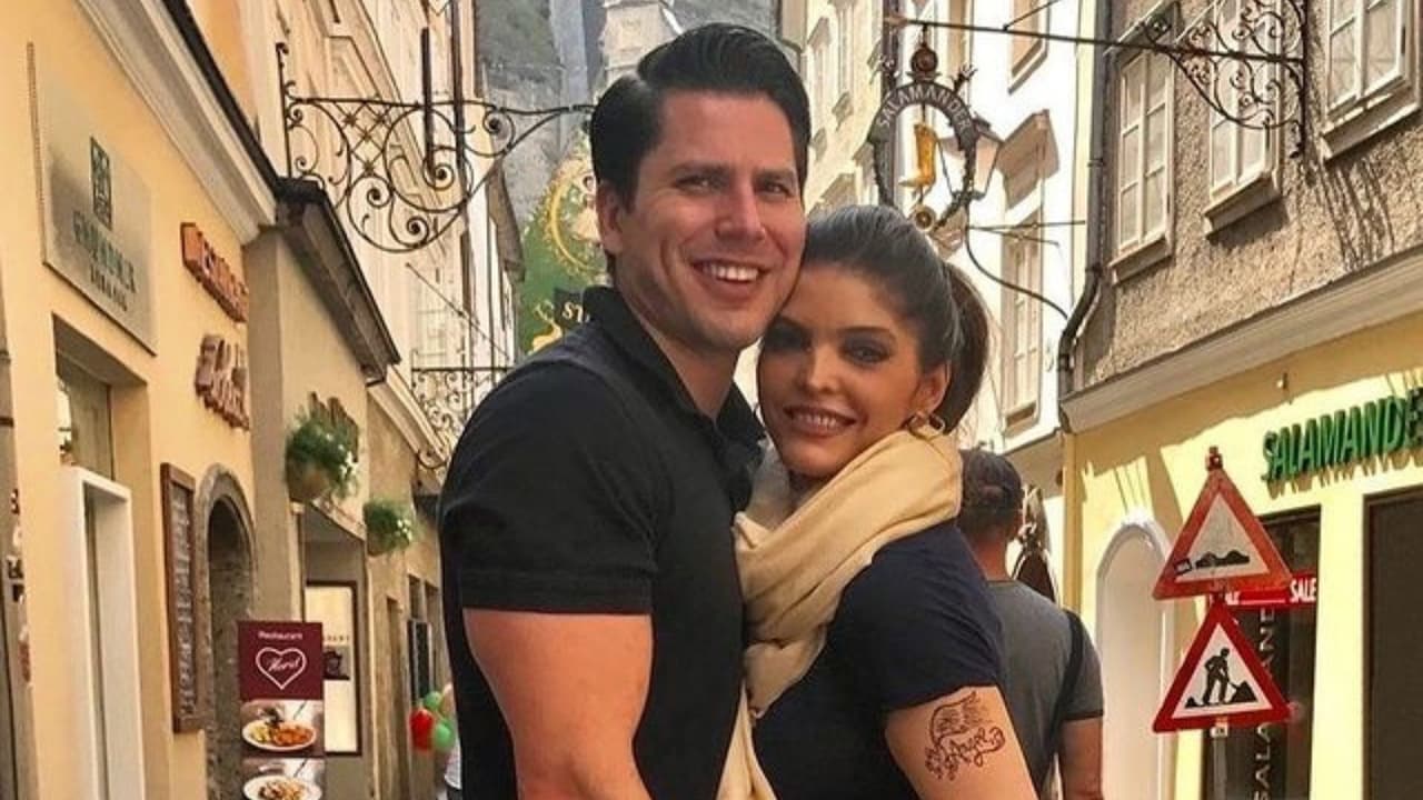 Ángel Muñoz es 15 años menor que Ana Bárbara.