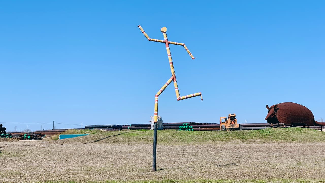 Eclectic Menagerie Park no es en realidad un parque o un museo así que tenga mucho cuidado y extreme precauciones porque no existen espacios de estacionamiento oficiales ya que está a la orilla de la carretera. Asegúrese de estacionar su vehículo en un lugar seguro.