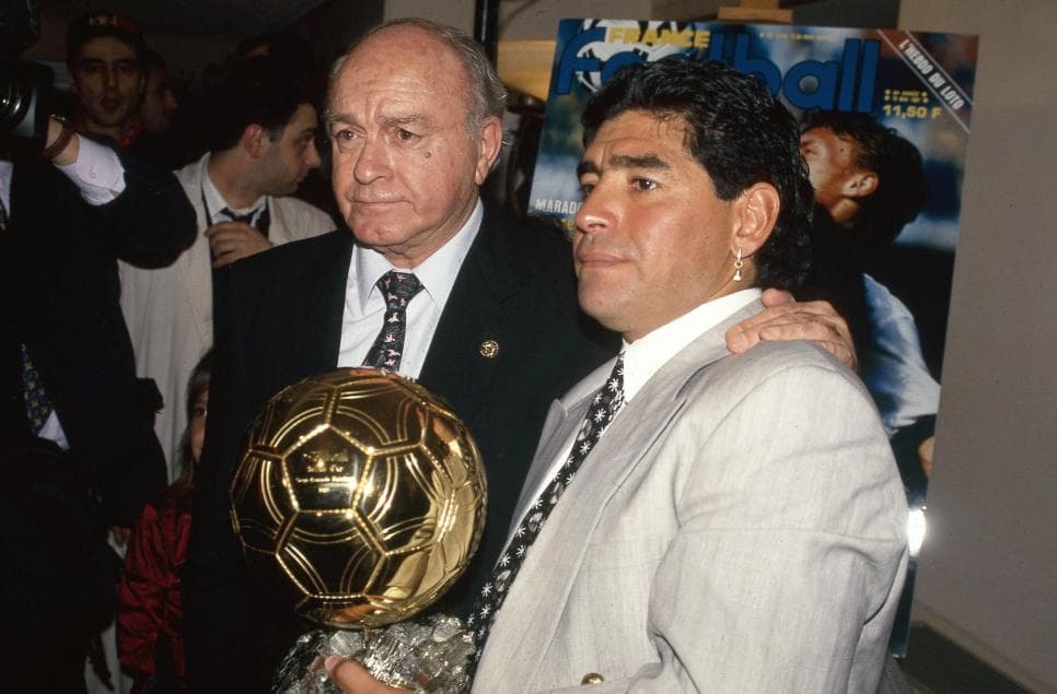 Suspenden la venta del Balón de Oro de Diego Maradona