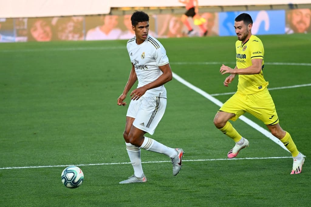 Villarreal busca la presión arriba para impedir que el Real madrid salga con el balón controlado.