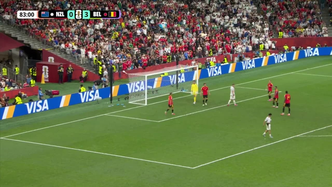 ¡GOL!  anota para Nueva Zelanda. Elijah Just
