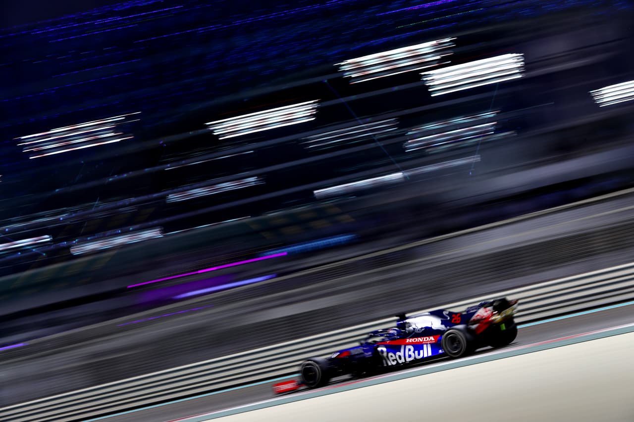 Lewis Hamilton es el primer piloto de la historia de la Formula 1 en liderar 19 Grandes Premios en una temporada. Nico Hulkenberg se retira de la Fórmula 1 y Hamilton comparte podio con Verstappen y Charles Leclerc.