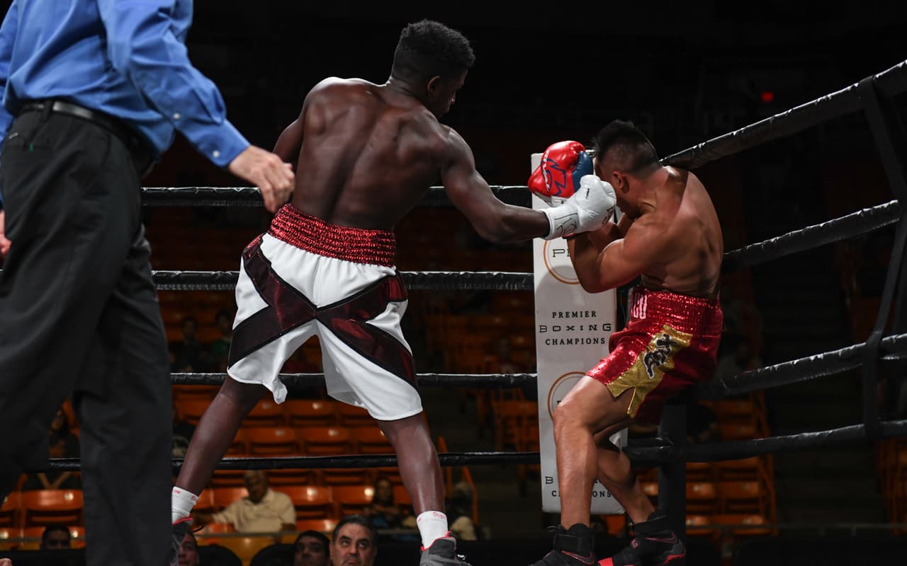 Erickson Lubin (18-1, 13 KOs) y Silverio Ortiz (37-20, 16 KOs) se midieron a 10 rounds. El estadounidense se llevó la contienda en el cuarto episodio en la división superwélter.