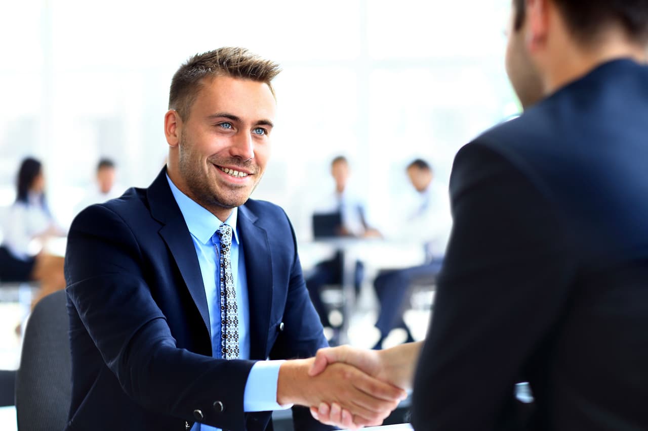 <b>CAPRICORNIO</b>
<br>Es como un papá, ya que piensa que nació para mandar y que siempre tiene la razón. Evita discutir con él porque es autoritario. Aún así es el más práctico, el mejor organizado, el más paciente y asertivo. Sus principales fortalezas son la seguridad y el dominio de las situaciones.