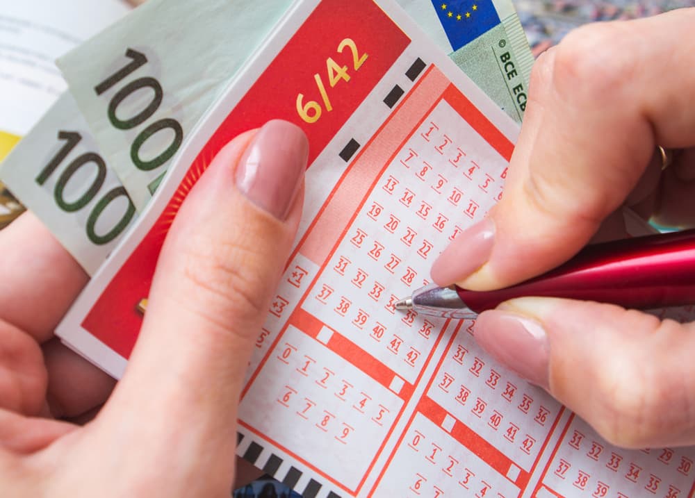 Es el mes de los sueños reveladores, así que cuando tengas esa intuición alrededor del día 21 o 22 que te indique algún numero de la suerte, no vaciles y juega esos números en algo lícito, como una rifa o lotería, pues te puede dar ese dinerito que buena falta te hace.