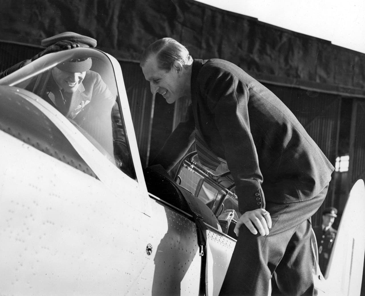 <h3 class="cms-H3-H3"><b>6.- Nació en una cocina</b></h3>
<br>
<br>Según datos biográficos recabados por el diario 
<b><a href="https://elpais.com/gente/2020-06-09/felipe-de-edimburgo-cumple-99-anos-en-plena-batalla-familiar-y-en-mitad-de-una-pandemia.html" target="_blank">El País</a></b>, el duque 
<b>nació en la mesa de una cocina</b> en la isla de Corfú y fue exiliado a los 18 meses de edad. 
<br>