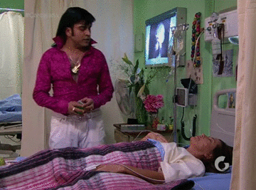 Aprovecha este Halloween para conquistar algunas chicas al estilo de 'Albertano'. Para lucir como él debes llevar una melena o pelucha negra impecable, vestir con pantalón y camisa perfectamente planchada con el cuello levantado, además de utilizar una cadenita como accesorio.