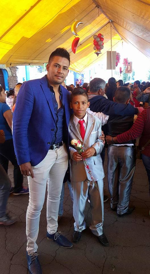 El cantante y compositor tenía solamente 33 años y en sus redes sociales presumía orgulloso a su hijo a quien llamaba su 'cachorro'.