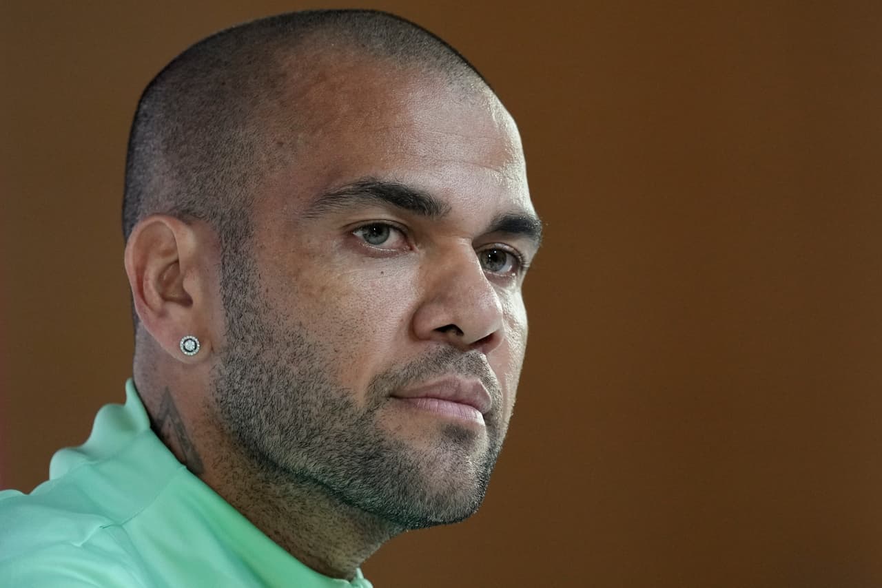 Prisión sin fianza para el futbolista brasileño Dani Alves por supuesta agresión sexual
