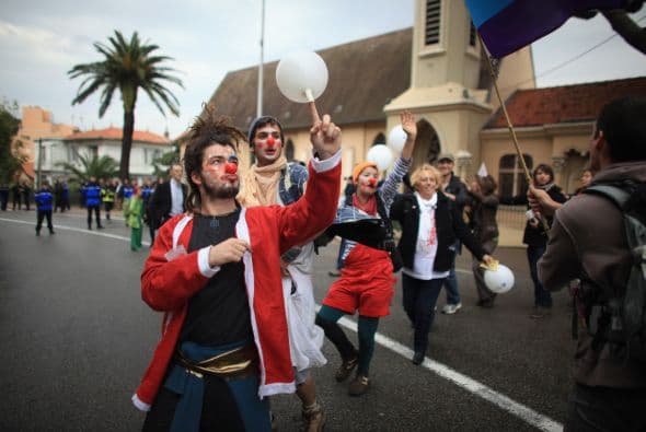 Las peticiones tienen como finalidad combatir la pobreza y las privaciones en el mundo, apuntó la agencia The Associated Press.