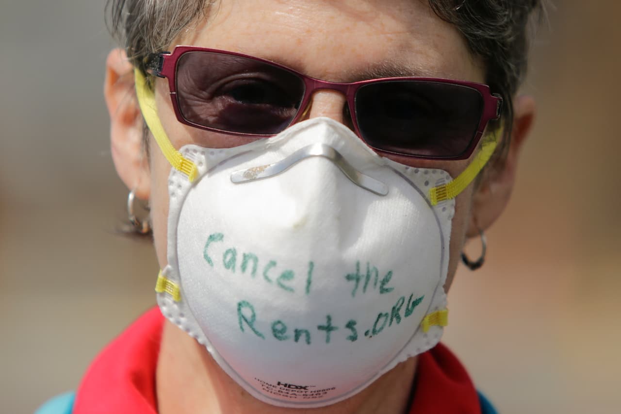 <b>Condado de Napa.</b> La moratoria contra desalojos fue extendida hasta el 
<a href="https://readynapacounty.org/246/Housing" target="_blank">30 de septiembre</a>. Las rentas de marzo, abril y mayo deberán pagarse antes del 26 de octubre; las de junio para el 28 de noviembre; las de julio al 28 de diciembre; las de agosto para el 28 de enero de 2021, y las de septiembre para el 28 de febrero de 2021.