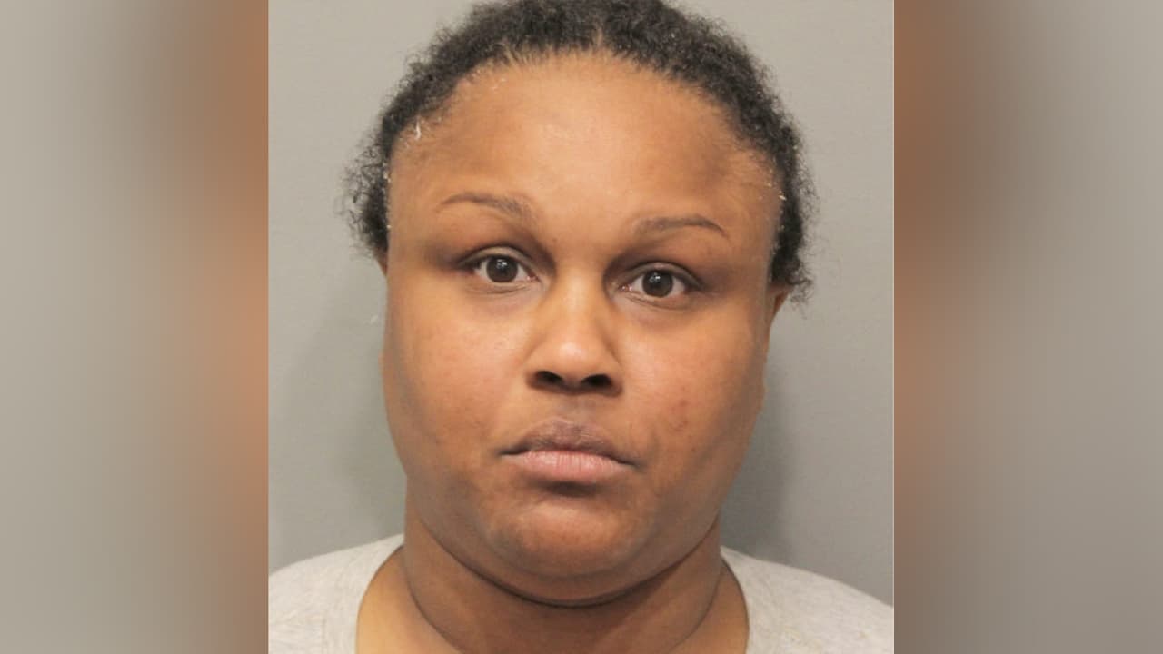 Eryn Wilson, enfrenta un cargo adicional por resistirse al arresto.