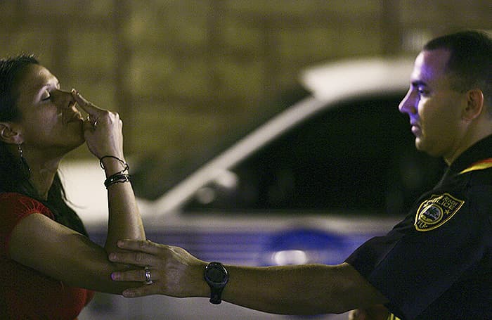 Proyecto de ley abre vía para deportar extranjeros con DUI, incluso residentes permanentes